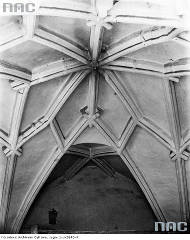 sklepienia dawnego kościoła św. Ducha przed jego zburzeniem, fotografia I. Kriegera, 1892 r.