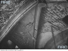 sklepienia dawnego kościoła św. Ducha przed jego zburzeniem, fotografia I. Kriegera, 1892 r.