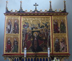 pochodzący z kościoła św. Gertrudy gotycki poliptyk z koronacją Najświętszej Marii Panny, obecnie w południowej nawie kościoła św. Mikołaja