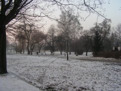 skwer w zakolu Wisły, na którego miejscu wznosił się niegdyś kościół św. Jakuba, widok od południa