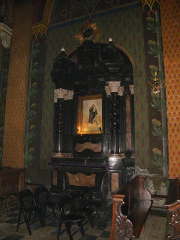 pochodzący z kaplicy św. Anny w kościele karmelitów ołtarz z 1754 r., zapewne projektu Franciszka Placidiego, z obrazem św. Józefa, obecnie w nawie kościoła franciszkanów