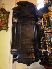 epitafium biskupa krakowskiego Piotra Gembickiego (zm. 1657), pierwotnie w prezbiterium kościoła św. Józefa i Michała, obecnie w północnej nawie kościoła bernardynów