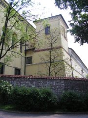 wieża w północno-zachodniej części zabudowań Muzeum Archeologicznego, stanowiąca niegdyś część kompleksu karmelitańskiego