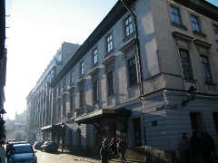 budynek kina Sztuka na rogu ulic św. Jana i św. Tomasza, widok z północnego wschodu