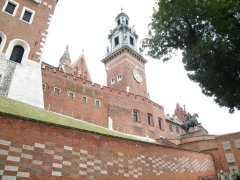 rejon, w którym znajdował się kościół (północne mury części nawowej katedry, pomnik Tadeusza Kościuszki na bastionie Władysława IV)