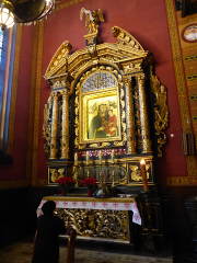 manierystyczny ołtarz z obrazem Matki Boskiej Pocieszenia z początku XVII w., pierwotnie w kościele św. Szczepana, dzisiaj w obecnym kościele pod tym wezwaniem (ukoronowany w 2002 r.)