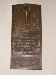 tablica upamiętniająca kościół św. Urszuli w sieni budynku PAN