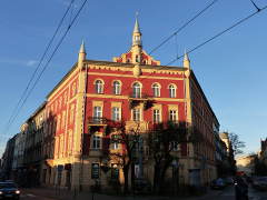 kamienica z minaretem (tzw. Dom Turecki) u zbiegu ulic Długiej i Pędzichów, w miejscu dawnego kościoła św. Walentego