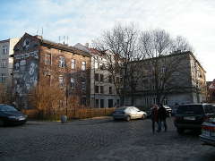 plac Bawół (na tyłach widocznych kamienic stał niegdyś kościół św. Wawrzyńca)