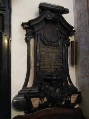 epitafium kanonika Marcina Łaskawskiego (zm. 1757), pierwotnie w południowej nawie kościoła Wszystkich Świętych, obecnie w kaplicy Męki Pańskiej w kościele św. Piotra i Pawła