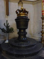 brązowa chrzcielnica z 1528 r. z kościoła Wszystkich Świętych, obecnie w kościele św. Piotra i Pawła