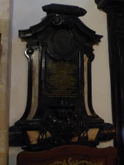 epitafium profesora UJ Kazimierza Jarmundowicza (zm. 1762), pierwotnie na północnej ścianie kościoła Wszystkich Świętych, obecnie w południowej nawie kościoła św. Piotra i Pawła