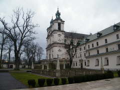 kościół na Skałce, na pierwszym planie sadzawka św. Stanisława